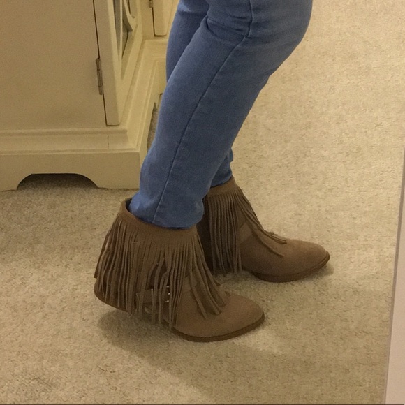 BCBGeneration Fringe Suede Cowboy Ankle Boots 7 - Picture 8 of 8